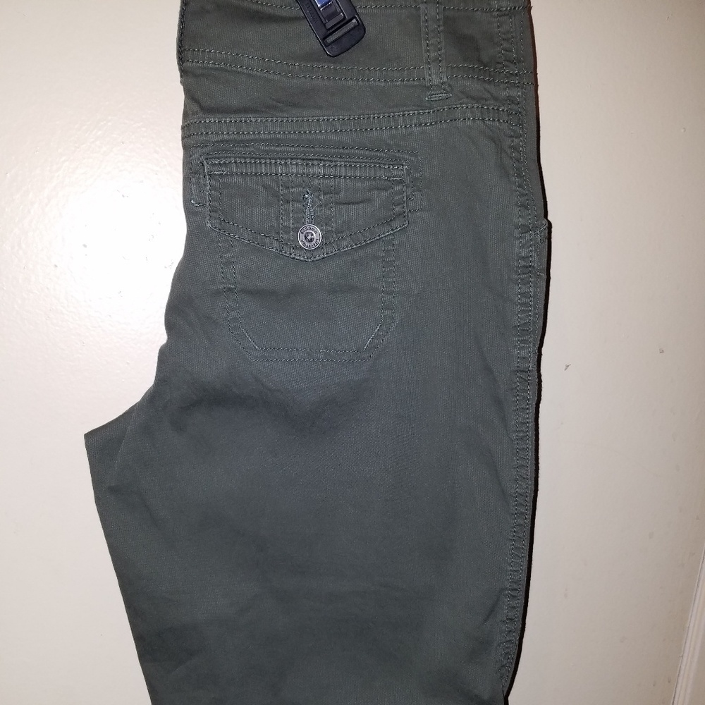 Capris pants - Picture 3 of 3